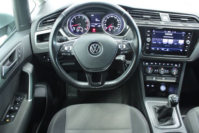 VOLKSWAGEN Touran 2021 1,5 TSI EVO 110 kW