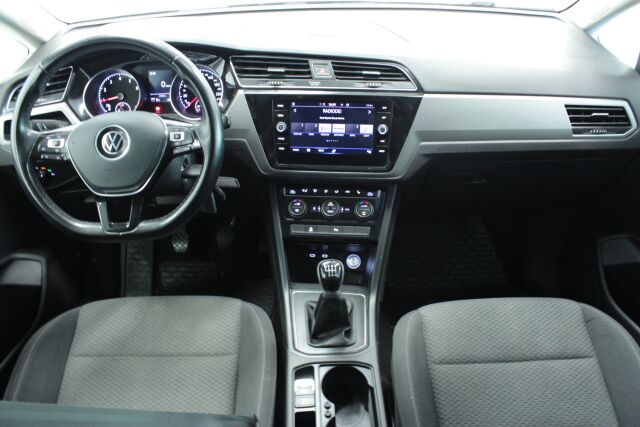 VOLKSWAGEN Touran 2021 1,5 TSI EVO 110 kW