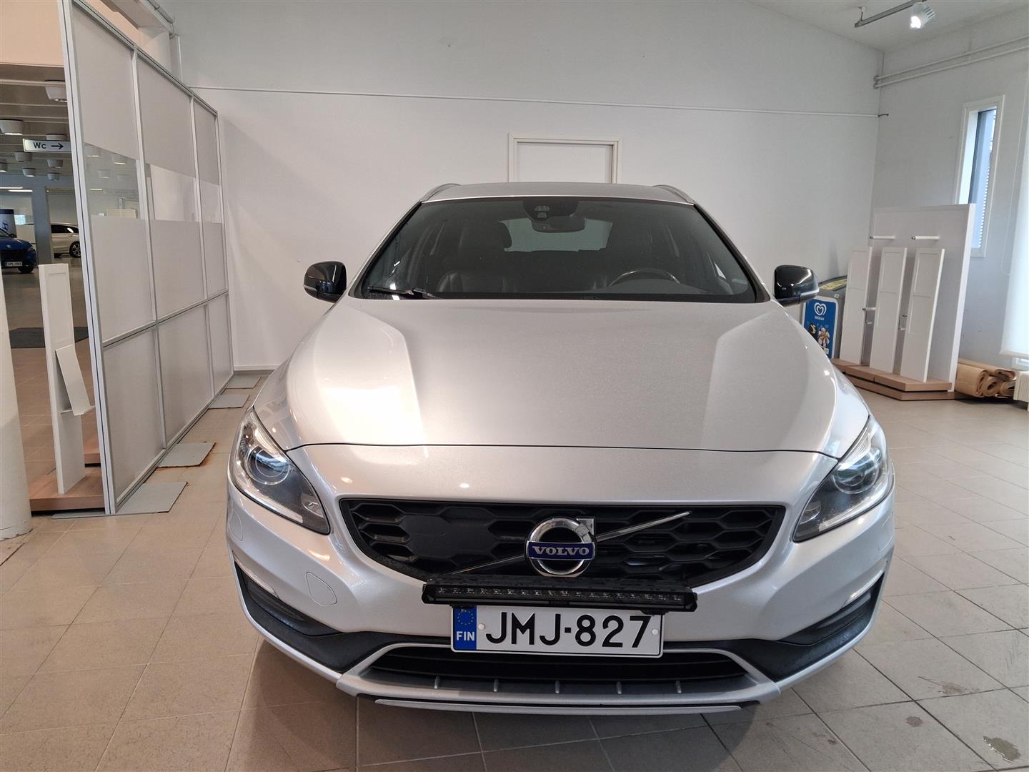 Volvo V60 Cross Country 2017, kuva 2/17