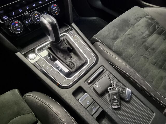 VOLKSWAGEN Passat 2020 Variant GTE Plug-In Hybrid 160 kW DSG-automaatti / Webasto / P-kamera / Navi / ACC / Keyless /Koukku