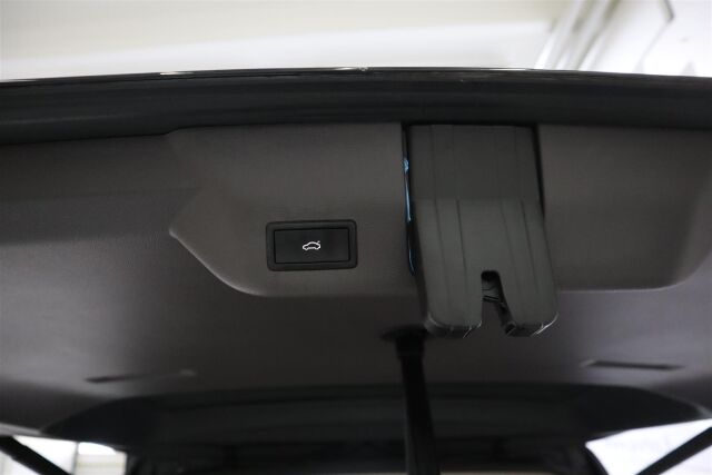 VOLKSWAGEN Multivan 2022 Life eHybrid 160kW DSG-automaatti (PHEV)
