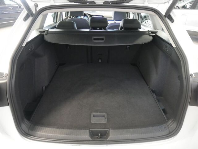 Volkswagen Golf 2023 Variant Comfort Business 1,0 eTSI (MHEV) 81 kW DSG-automaatti