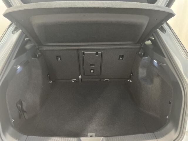 VOLKSWAGEN ID.4 2023 Pro Business Plus Edition 128 kW, akku 77 kWh