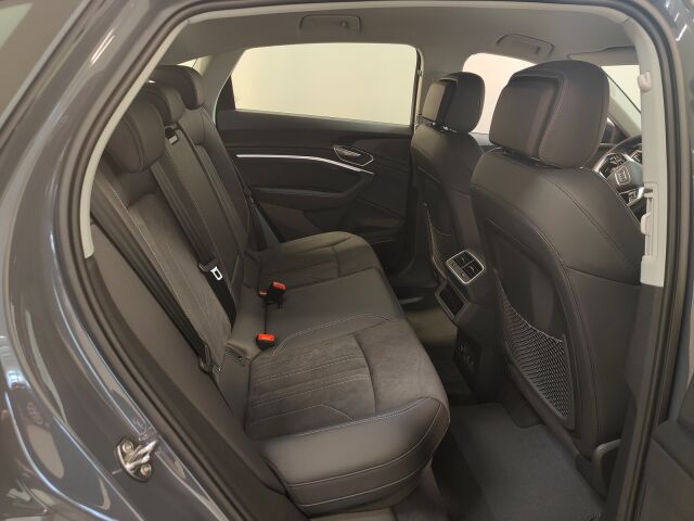 Audi Q8 e-tron 2024 Sportback 55 Land of quattro Plus, Ajamaton esittelyauto heti toimitukseen