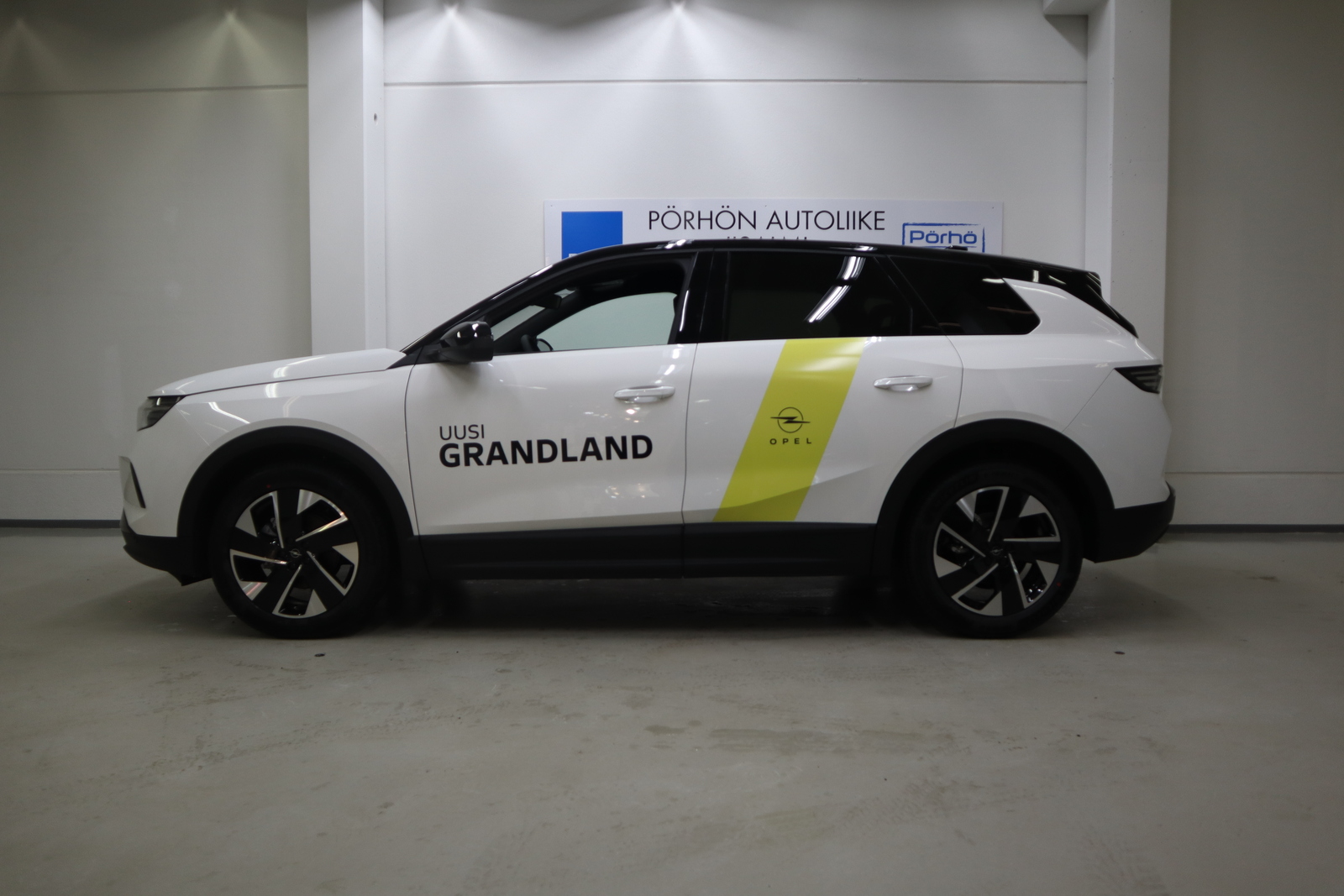 Opel Grandland Hybrid 136 GS Automaatti 2025, kuva 2/11