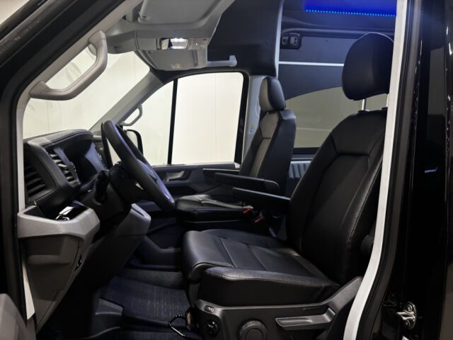 VOLKSWAGEN CRAFTER 2025 2.0TDI 177HV AUTOM. 4MOTION 2+3 M-A SIS ALV! *VARASTOSSA HETI UUSI FACELIFT*