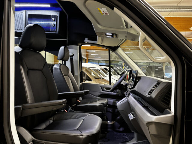 VOLKSWAGEN CRAFTER 2025 2.0TDI 177HV AUTOM. 4MOTION 2+3 M-A SIS ALV! *VARASTOSSA HETI UUSI FACELIFT*