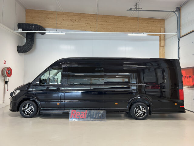 VOLKSWAGEN CRAFTER 2025 2.0TDI 177HV AUTOM. 4MOTION XXL 2+3 M-A SIS ALV! *UUSI FACELIFT HETI VARASTOSSA*