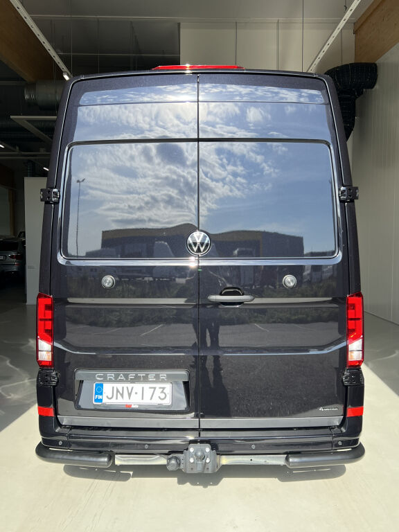 VOLKSWAGEN CRAFTER 2025 2.0TDI 177HV AUTOM. 4MOTION XXL 2+3 M-A SIS ALV! *UUSI FACELIFT HETI VARASTOSSA*