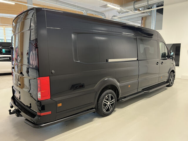 VOLKSWAGEN CRAFTER 2025 2.0TDI 177HV AUTOM. 4MOTION XXL 2+3 M-A SIS ALV! *UUSI FACELIFT HETI VARASTOSSA*
