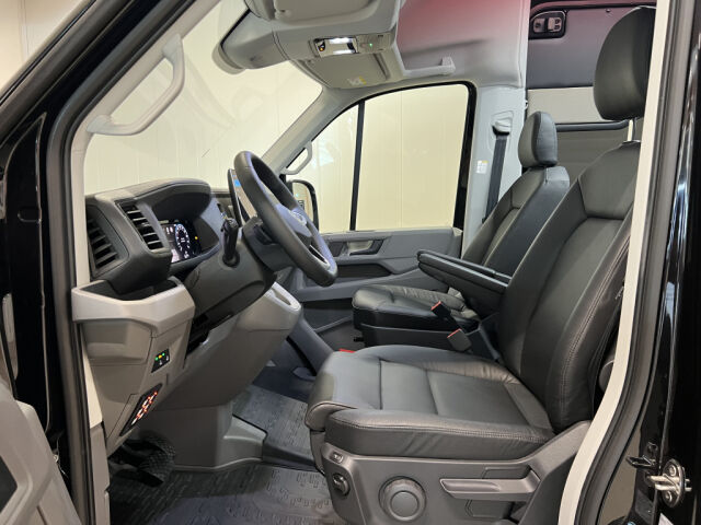 VOLKSWAGEN CRAFTER 2025 2.0TDI 177HV AUTOM. 4MOTION XXL 2+3 M-A SIS ALV! *UUSI FACELIFT HETI VARASTOSSA*
