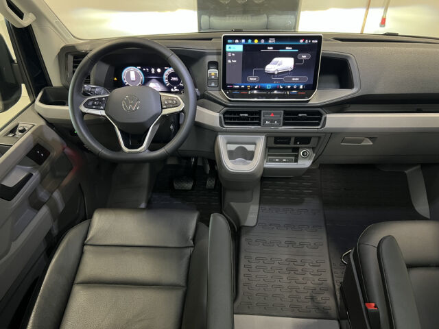 VOLKSWAGEN CRAFTER 2025 2.0TDI 177HV AUTOM. 4MOTION XXL 2+3 M-A SIS ALV! *UUSI FACELIFT HETI VARASTOSSA*
