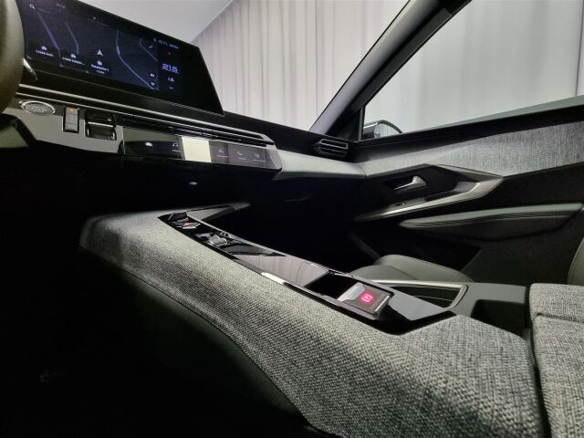 Peugeot 3008 2025 3008 Monikäyttöajoneuvo (AF) 5ov 1199cm3 A