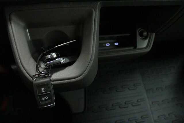 Volkswagen Crafter 2025 35 umpipakettiauto 2,0 TDI 130 kW 8at, 4490