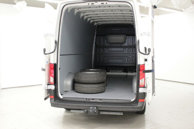 Volkswagen Crafter 2025 35 umpipakettiauto 2,0 TDI 130 kW 8at, 4490