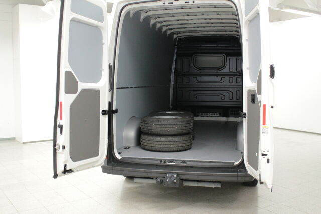 Volkswagen Crafter 2025 35 umpipakettiauto 2,0 TDI 130 kW 8at, 4490