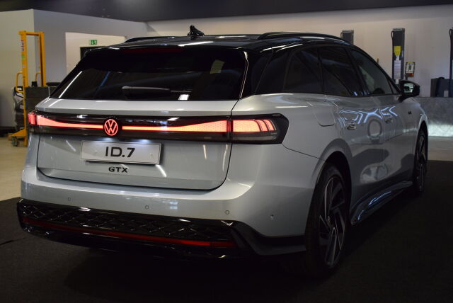 Volkswagen ID.7 2025 GTX 4MOTION 75-v Juhlamalli 250 kW, akku 86 kWh