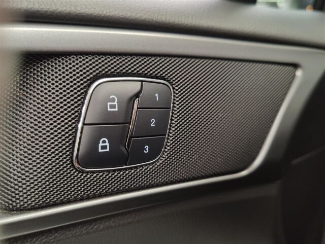 FORD Mondeo 2016 1,5 EcoBoost 160hv A6 Titanium 5D