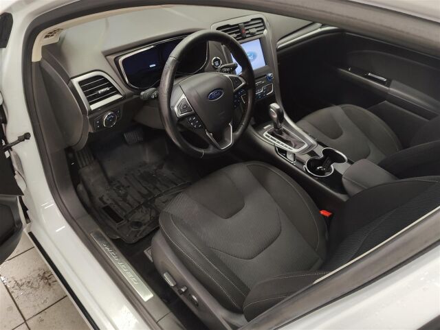 FORD Mondeo 2016 1,5 EcoBoost 160hv A6 Titanium 5D