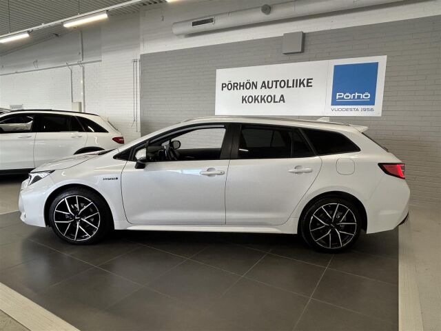 SUZUKI Swace 2023 1,8 HYBRID 2WD GLX CVT-aut / Hieno helmiäisvalkoinen Suzuki! / 1-om / Takuu / 2 x renkaat /