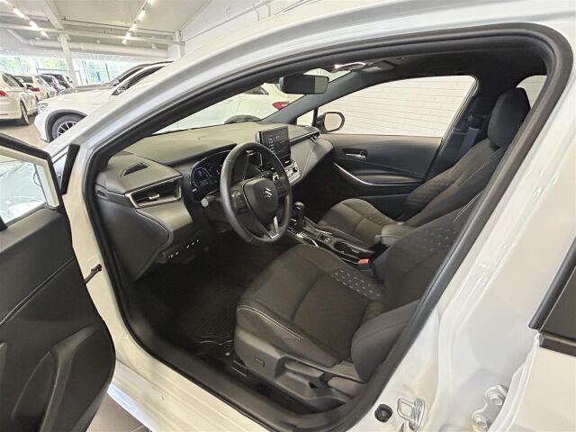 SUZUKI Swace 2023 1,8 HYBRID 2WD GLX CVT-aut / Hieno helmiäisvalkoinen Suzuki! / 1-om / Takuu / 2 x renkaat /