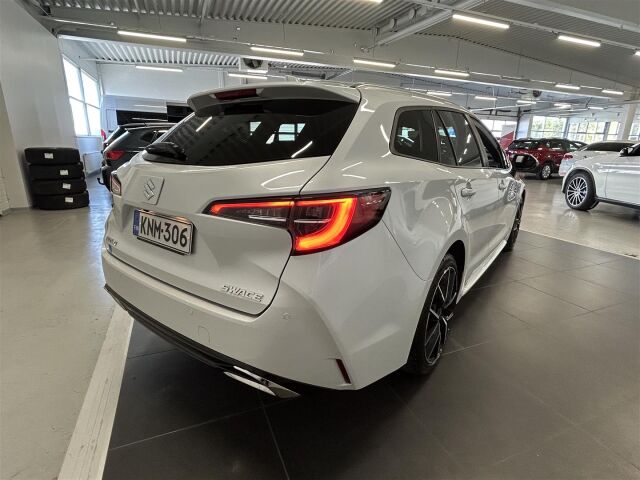SUZUKI Swace 2023 1,8 HYBRID 2WD GLX CVT-aut / Hieno helmiäisvalkoinen Suzuki! / 1-om / Takuu / 2 x renkaat /