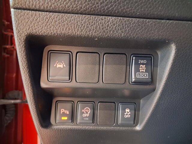 NISSAN Qashqai 2016 dCi 130 Tekna 4WD 6M/T E6 Design Pack Leather