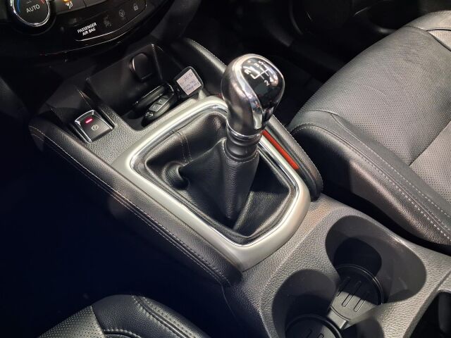 NISSAN Qashqai 2016 dCi 130 Tekna 4WD 6M/T E6 Design Pack Leather