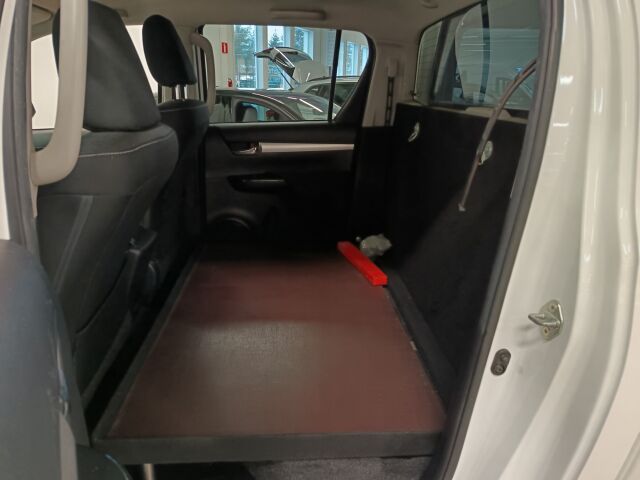 TOYOTA Hilux 2017 Double Cab 2,4 D-4D 150 4WD Active 2-paikkainen