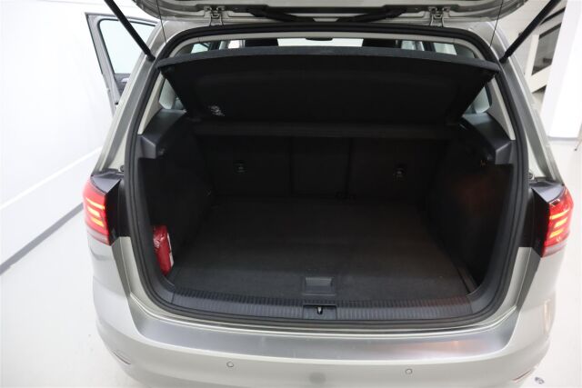 VOLKSWAGEN Golf Sportsvan 2018 Comfortline 1,5 TSI EVO 96 kW (130 hv) DSG-automaatti Football Edition