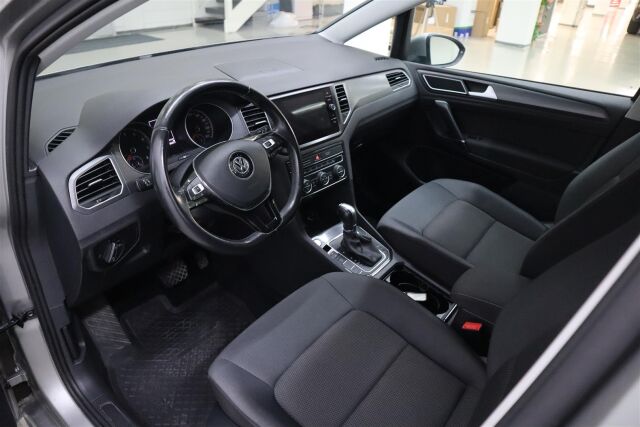 VOLKSWAGEN Golf Sportsvan 2018 Comfortline 1,5 TSI EVO 96 kW (130 hv) DSG-automaatti Football Edition