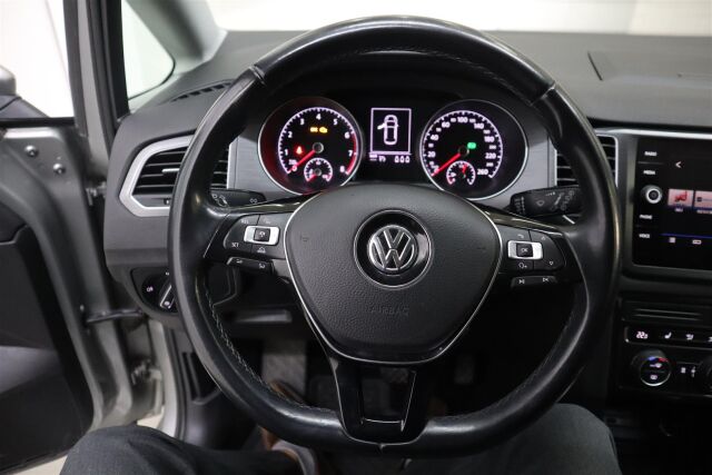 VOLKSWAGEN Golf Sportsvan 2018 Comfortline 1,5 TSI EVO 96 kW (130 hv) DSG-automaatti Football Edition