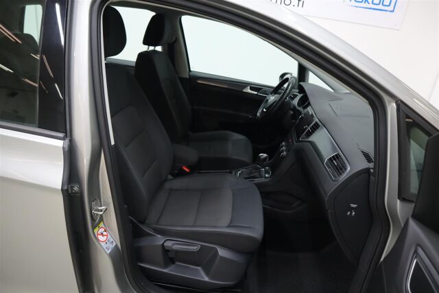 VOLKSWAGEN Golf Sportsvan 2018 Comfortline 1,5 TSI EVO 96 kW (130 hv) DSG-automaatti Football Edition