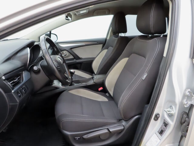 Toyota Avensis 2018 1,8 Valvematic Active Edition Touring Sports