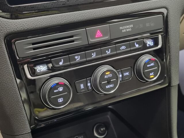 Volkswagen Golf Sportsvan 2020 Highline 2,0 TDI 150 hv DSG-automaatti / Webasto / Koukku / Keyless / Navi / P-kamera