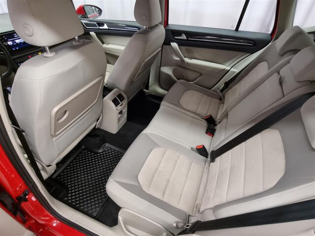 Volkswagen Golf Sportsvan 2020 Highline 2,0 TDI 150 hv DSG-automaatti / Webasto / Koukku / Keyless / Navi / P-kamera