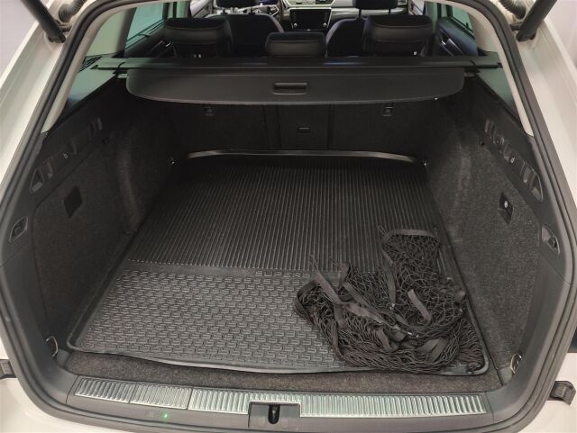 SKODA Superb 2021 Combi 1,4 TSI PHEV Style iV DSG Autom. Webasto,koukku,Canton,Navi,kamera
