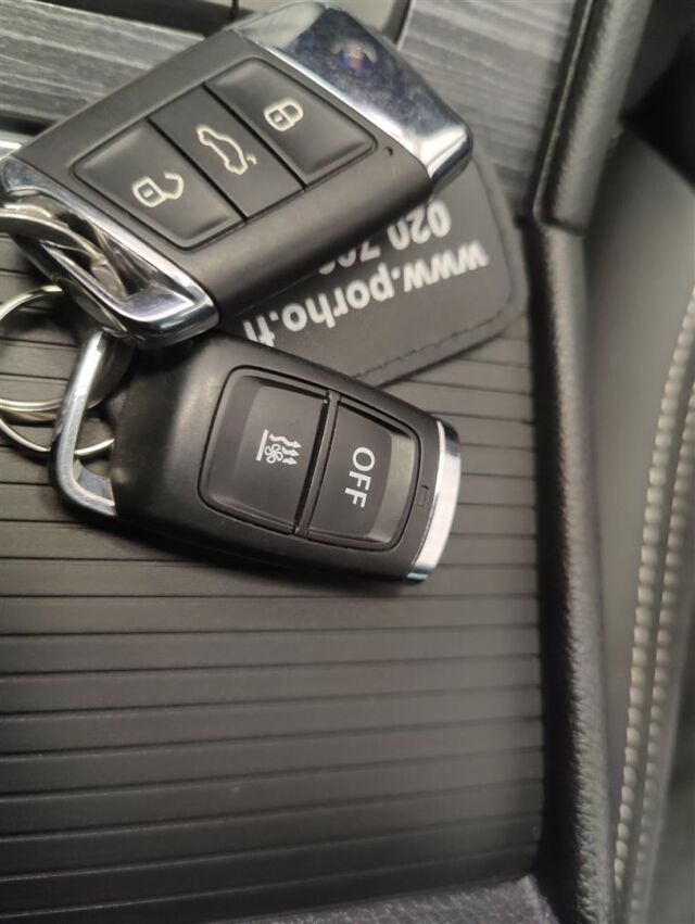 SKODA Superb 2021 Combi 1,4 TSI PHEV Style iV DSG Autom. Webasto,koukku,Canton,Navi,kamera