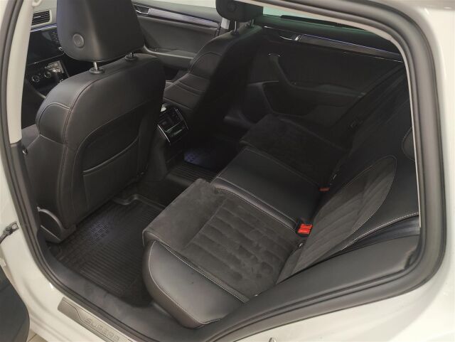 SKODA Superb 2021 Combi 1,4 TSI PHEV Style iV DSG Autom. Webasto,koukku,Canton,Navi,kamera