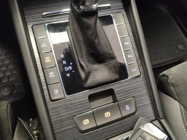 SKODA Superb 2021 Combi 1,4 TSI PHEV Style iV DSG Autom. Webasto,koukku,Canton,Navi,kamera