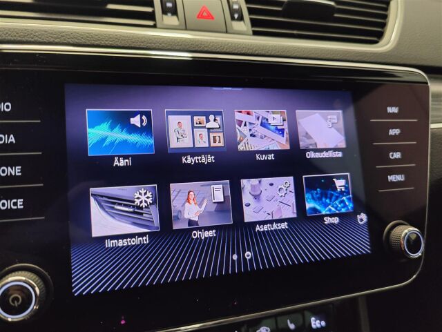 SKODA Superb 2021 Combi 1,4 TSI PHEV Style iV DSG Autom. Webasto,koukku,Canton,Navi,kamera