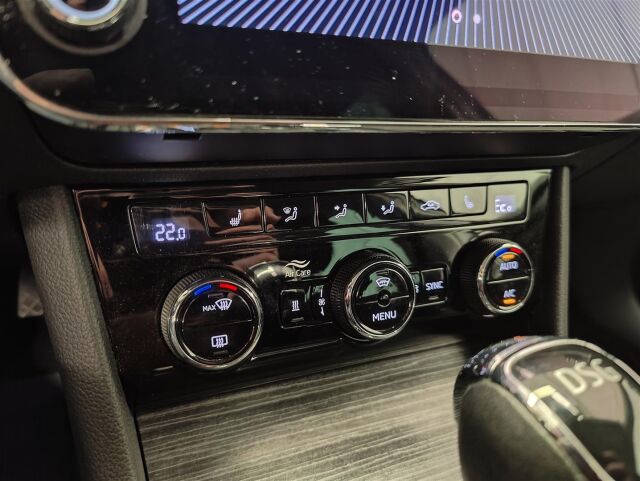 SKODA Superb 2021 Combi 1,4 TSI PHEV Style iV DSG Autom. Webasto,koukku,Canton,Navi,kamera