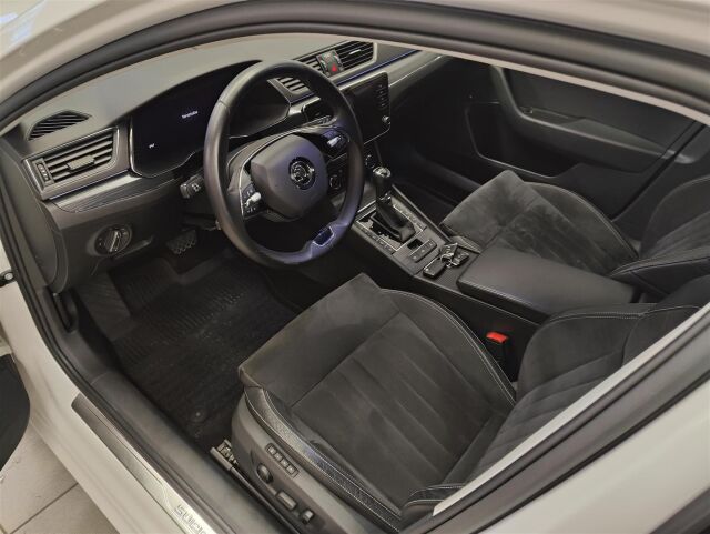 SKODA Superb 2021 Combi 1,4 TSI PHEV Style iV DSG Autom. Webasto,koukku,Canton,Navi,kamera