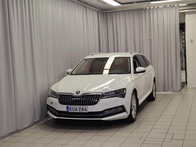 SKODA Superb 2021 Combi 1,4 TSI PHEV Style iV DSG Autom. Webasto,koukku,Canton,Navi,kamera