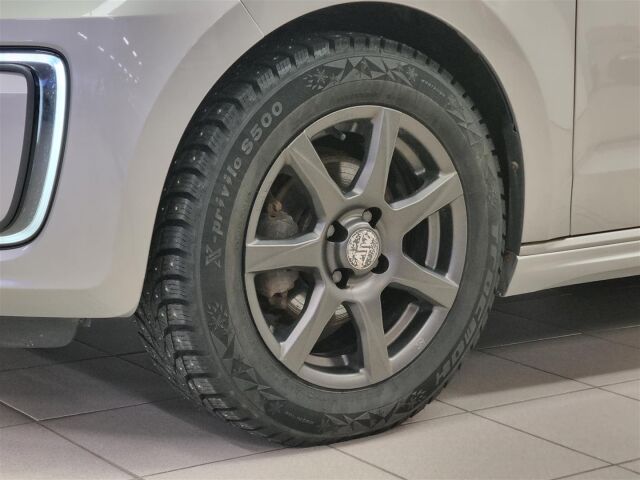 VOLKSWAGEN up! 2021 e-up! Style 61 kW automaatti, akku 36,8 kWh / P-Kamera / Vakionopeudensäädin / Tutka