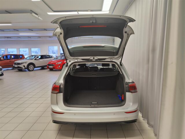 VOLKSWAGEN Golf 2021 Variant 1,0 eTSI (MHEV) 81 kW DSG-automaatti  * ACC / Webasto / Navi *