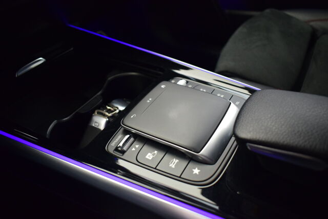 MERCEDES-BENZ GLB 2021 200 d 4MATIC A Business AMG * 7-PAIKKAINEN ! *