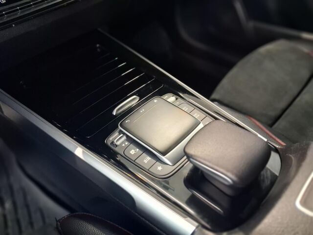 MERCEDES-BENZ GLB 2021 200 d 4MATIC A Business AMG *SIS. ALV*