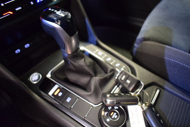 VOLKSWAGEN Tiguan 2021 Style 2,0 TDI SCR 110 kW 4MOTION DSG-automaatti* Kauko-Webasto, Harman Kardon-äänentoisto*
