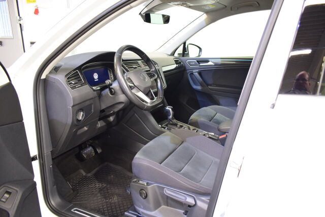 VOLKSWAGEN Tiguan 2021 Style 2,0 TDI SCR 110 kW 4MOTION DSG-automaatti* Kauko-Webasto, Harman Kardon-äänentoisto*